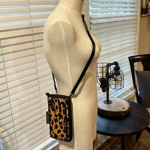 Myra Bag Parabolic Phone Holder Wallet